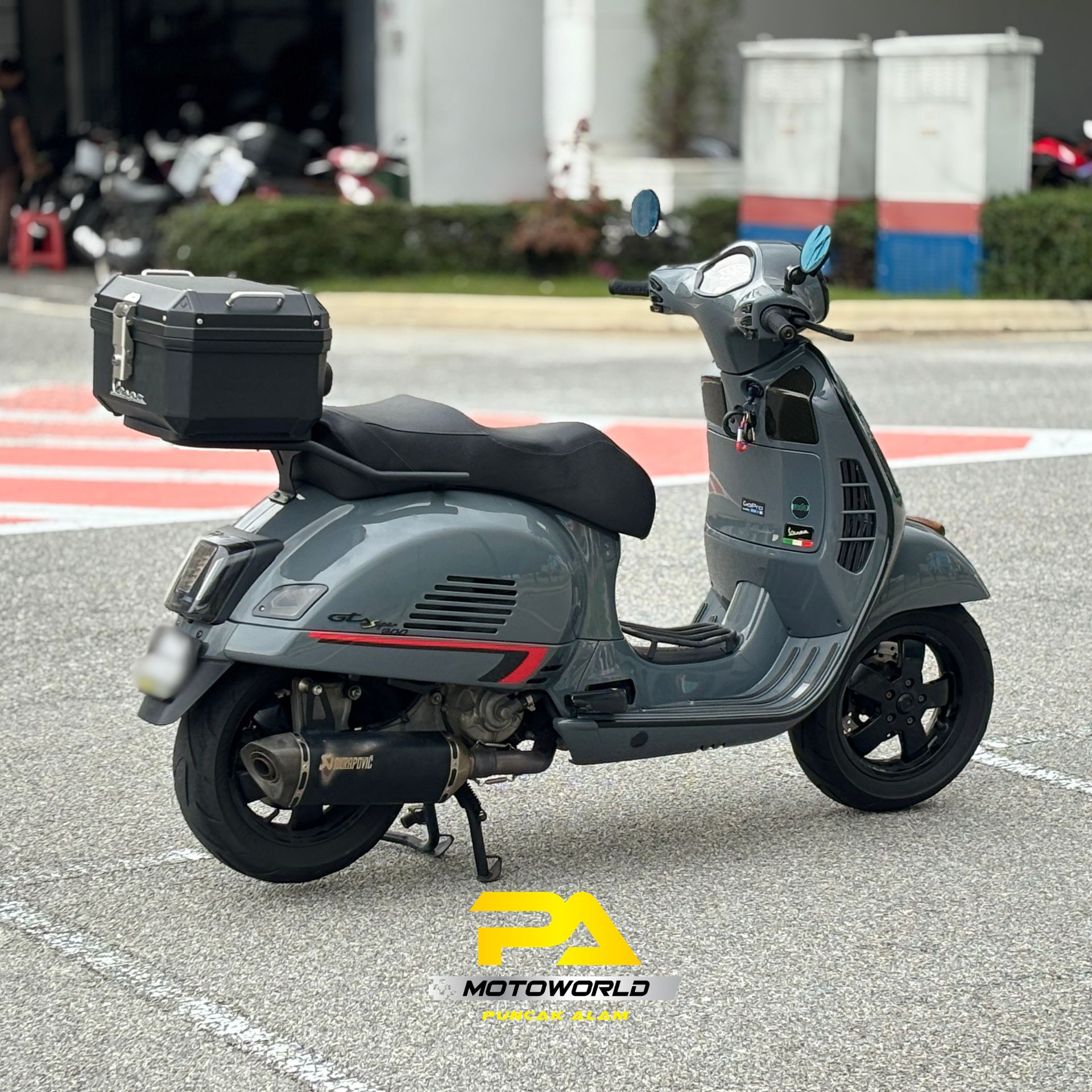 VESPA GTS 300 - Image 2