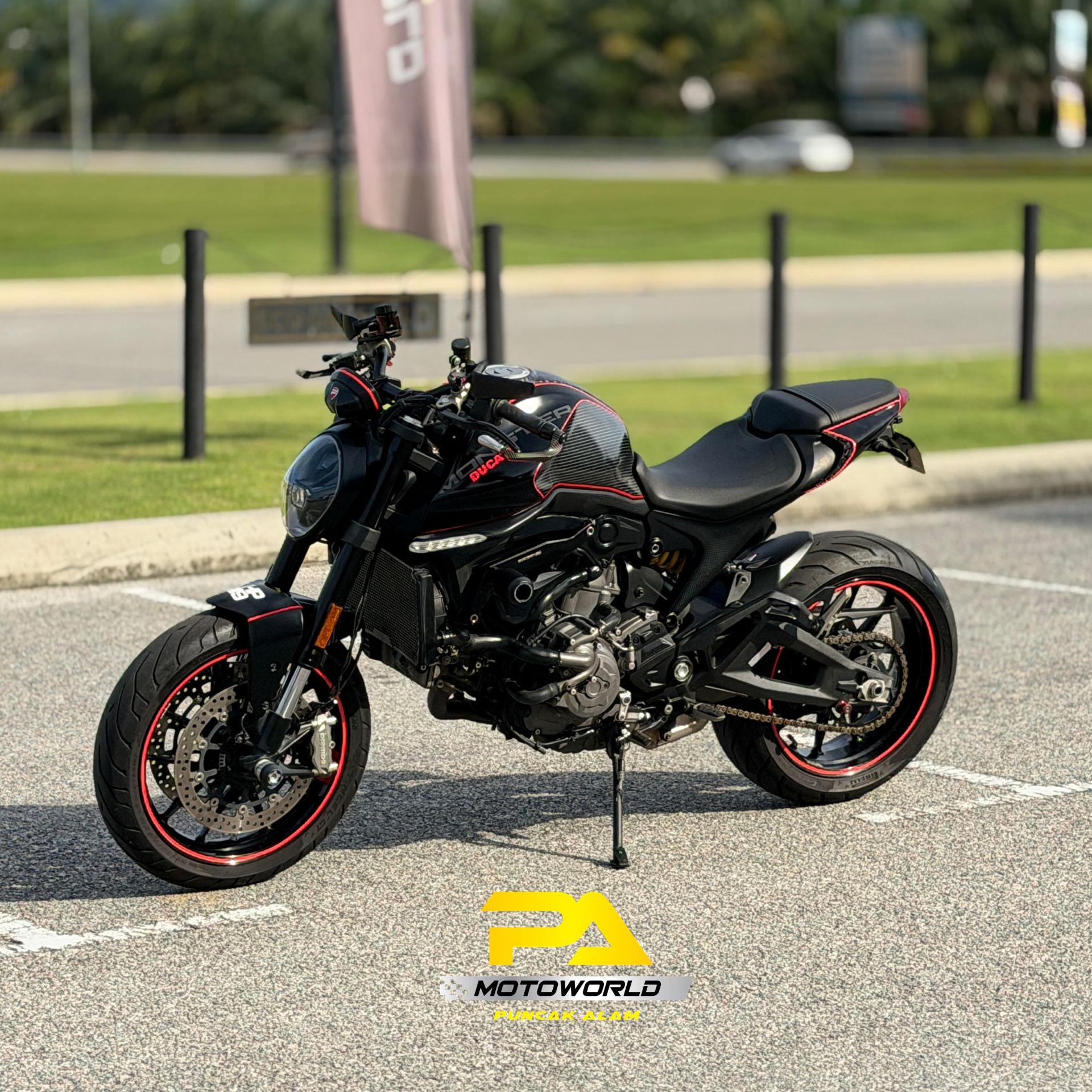 DUCATI MONSTER 937